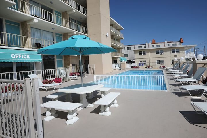 Aquarius Oceanfront Inn