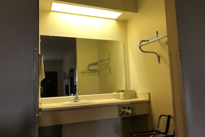 Room 8 of 11