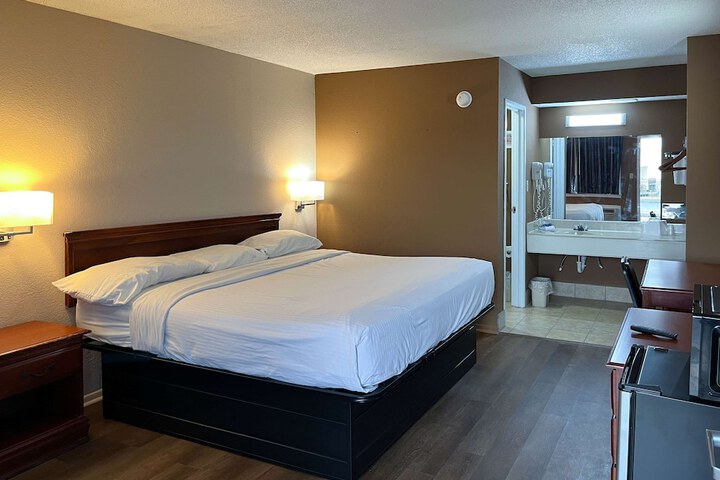 Room 8 of 8