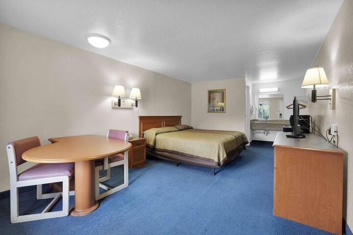 Room 12 of 16