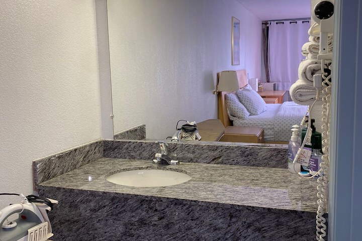 Room 19 of 37