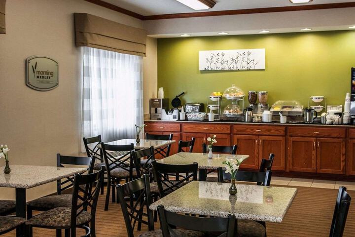 Breakfast/Coffee Service 32 of 38