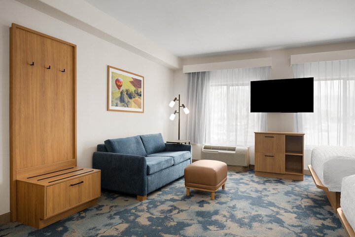 Hampton Inn & Suites Ontario