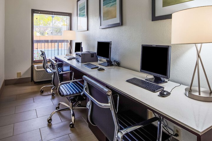 Business Center 34 of 34