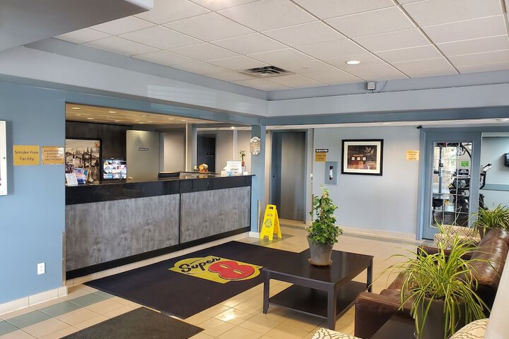Super 8 by Wyndham Edmonton International Airport