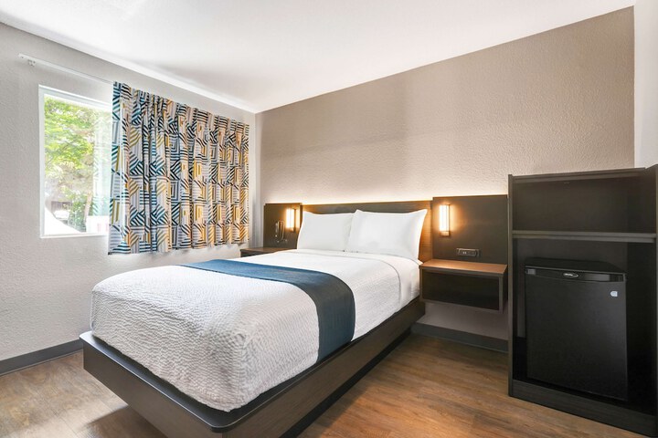 Room 14 of 32