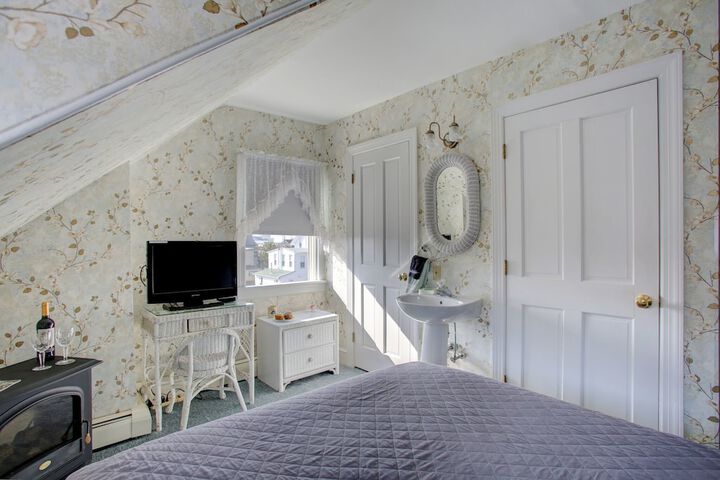 Room 6 of 26