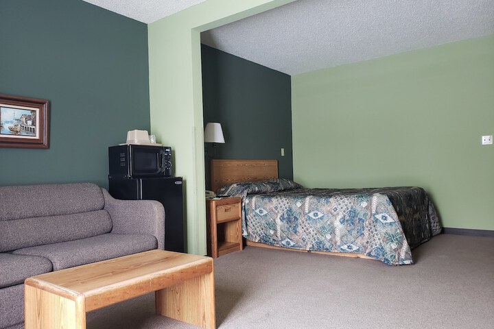 Room 12 of 80