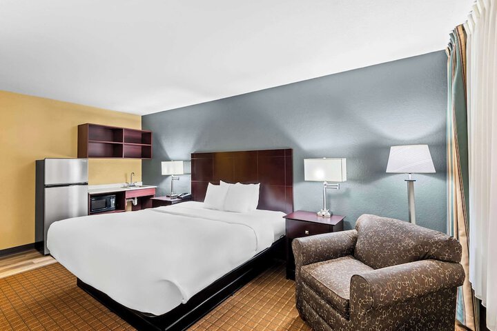 Room 17 of 39