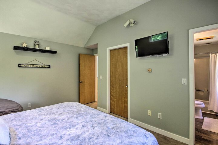 Bartlett Condo w / Mtn-view Deck 1 Mi to Skiing!