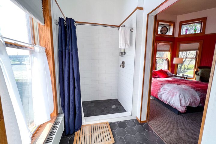 Room 33 of 62
