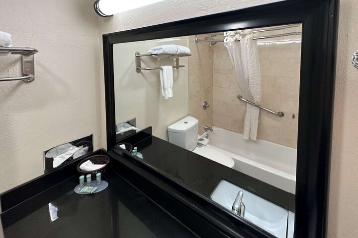 Room 10 of 14