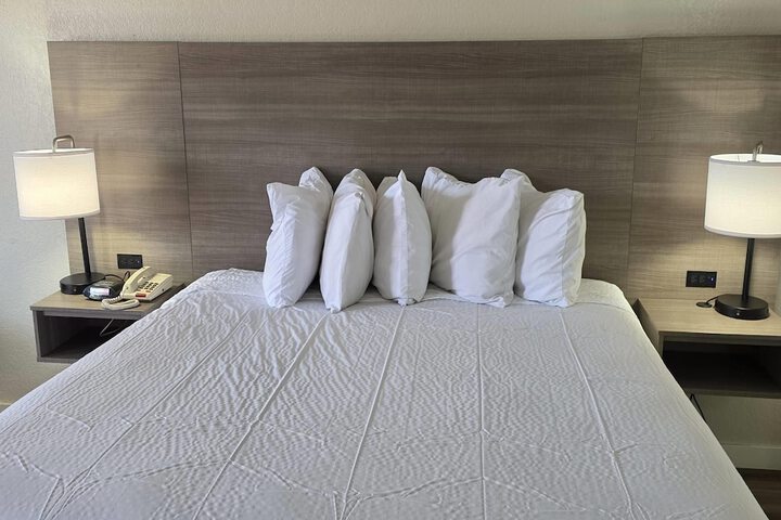 Days Inn by Wyndham San Marcos