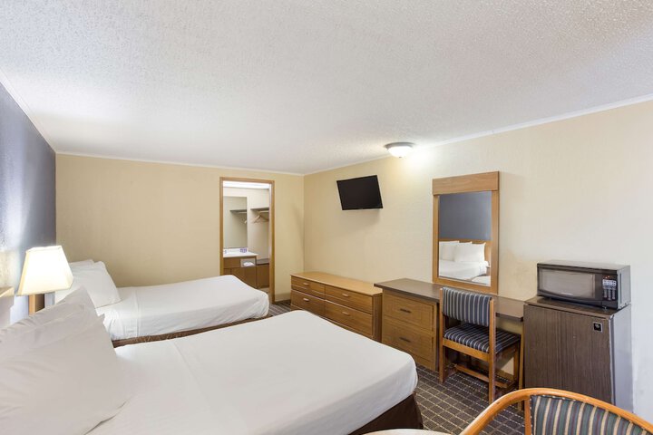 Room 25 of 40