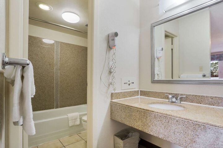 Room 8 of 26