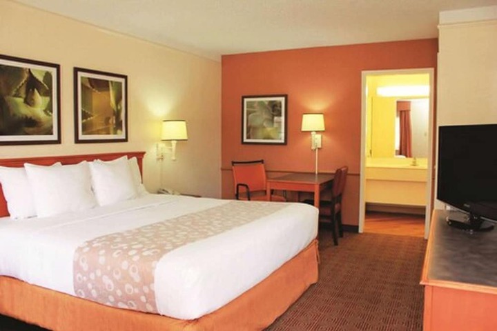 Room 4 of 6