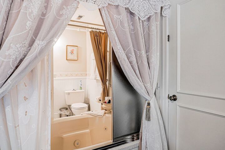 Room 20 of 93