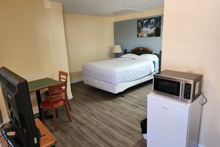 Room 70 of 85