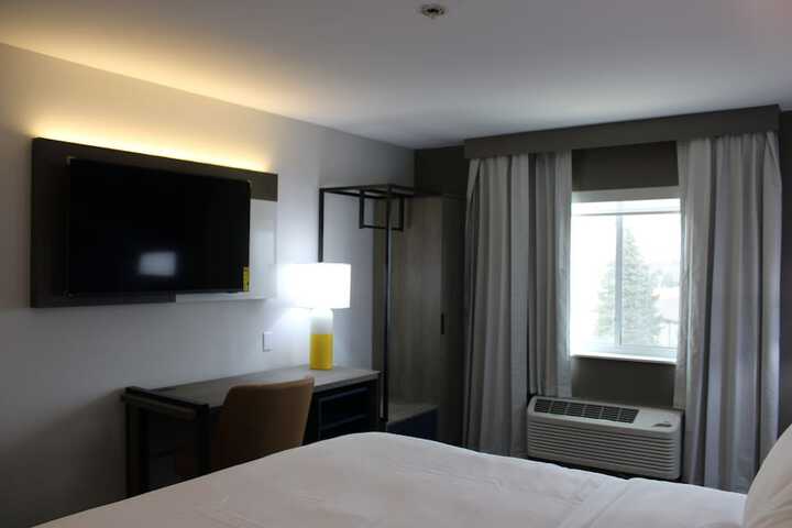 Room 11 of 35