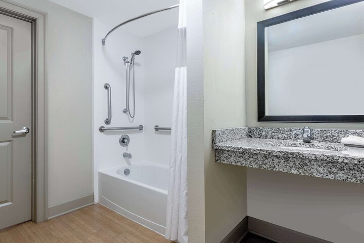 Room 10 of 41