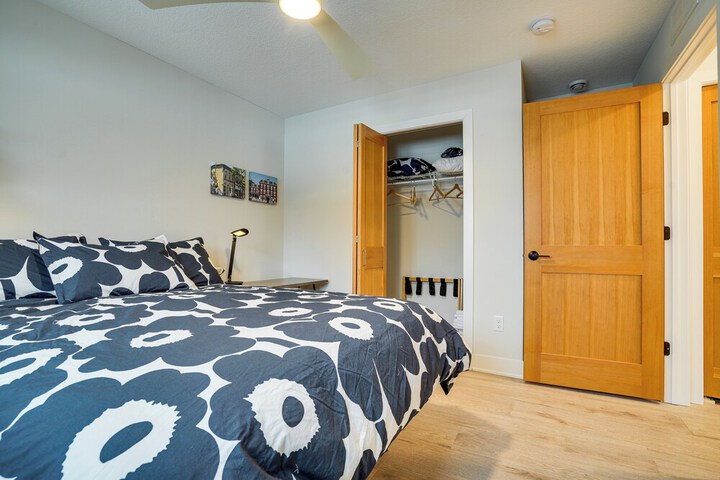 1 Mi to Carleton College: Wfh-friendly Apartment
