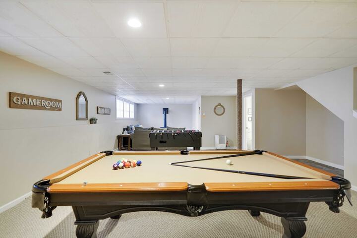 The Nest at Pinecrest by Avantstay Spacious Deck Game Room, Fire Pit