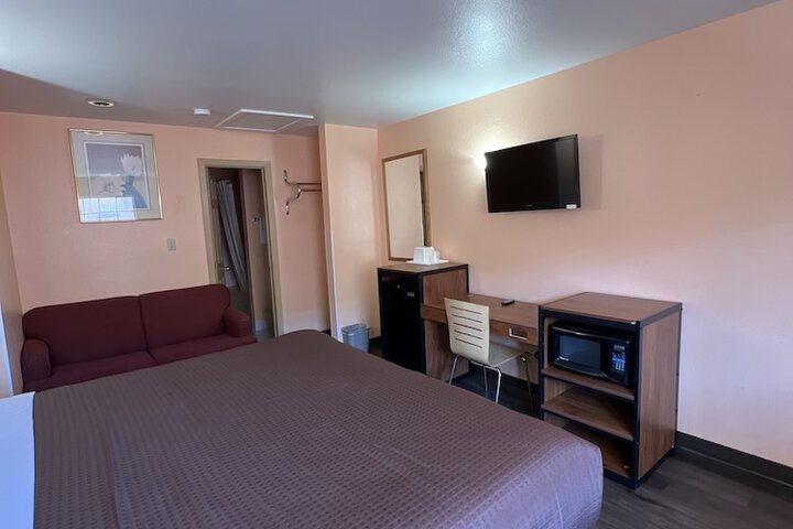 Room 16 of 19