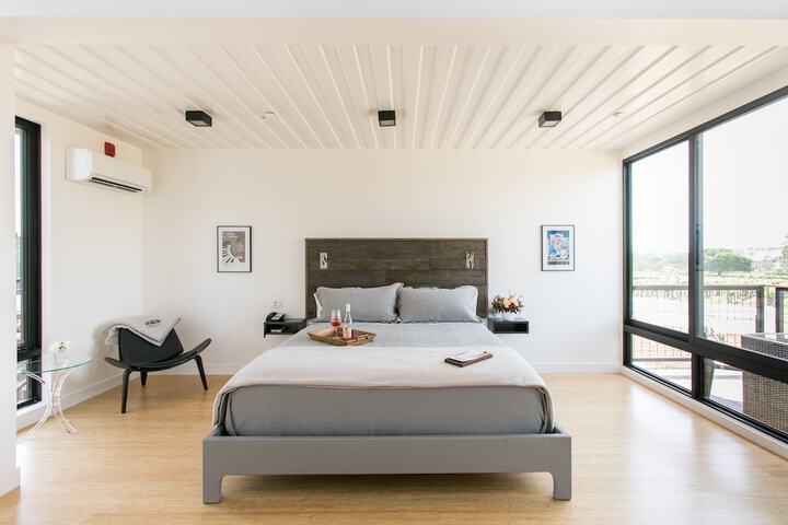 Room 51 of 89