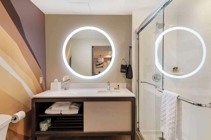 Best Western Plus Executive Residency Rigbys Water World Hotel