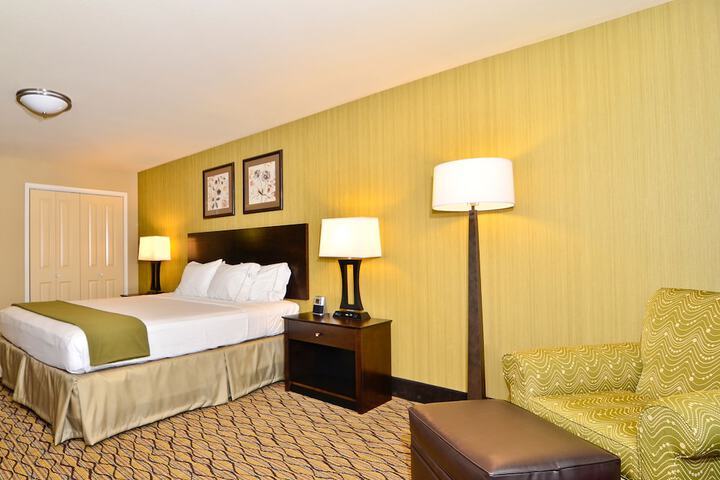 Holiday Inn Express and Suites Williston by IHG