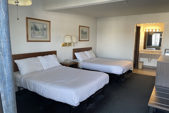 Landmark Inn