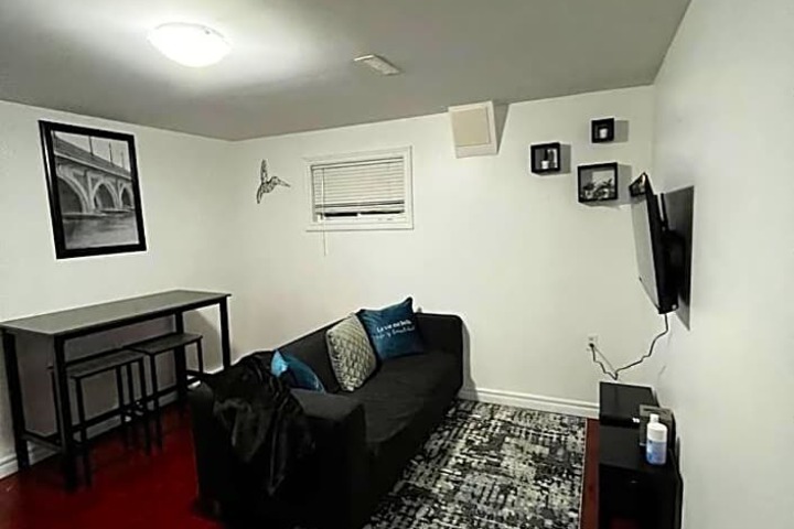 1 bedroom with private entrance