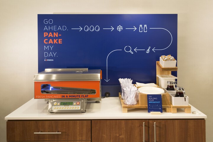 Holiday Inn Express & Suites Seattle South - Tukwila by IHG