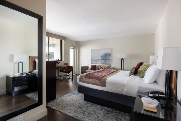 The Andrew Hotel