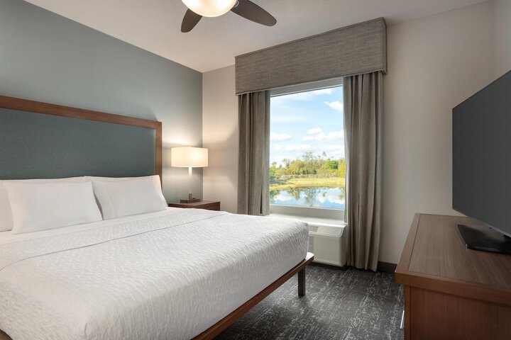Homewood Suites by Hilton Fort Myers Airport / FGCU