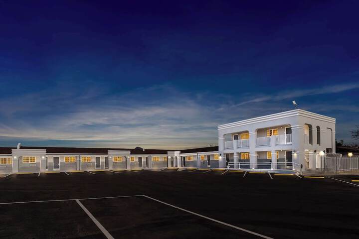 Econo Lodge Inn & Suites Santa Rosa