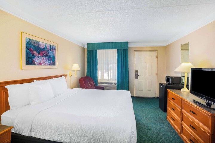 Room 13 of 28