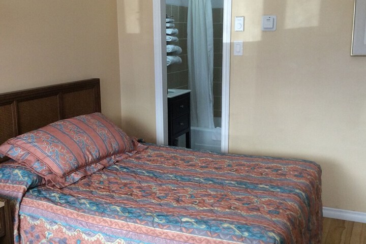 Room 32 of 45