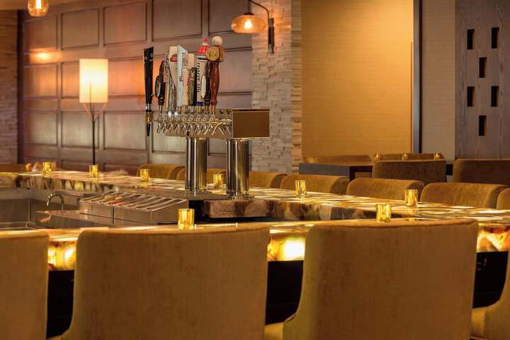 Lounge 73 of 81