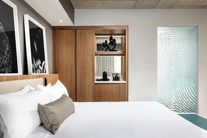 Room 30 of 66