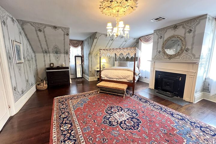 Room 27 of 65
