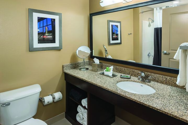 ClubHouse Hotel & Suites - Fargo