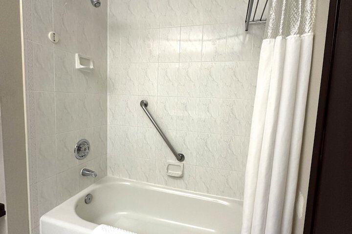 Room 13 of 27