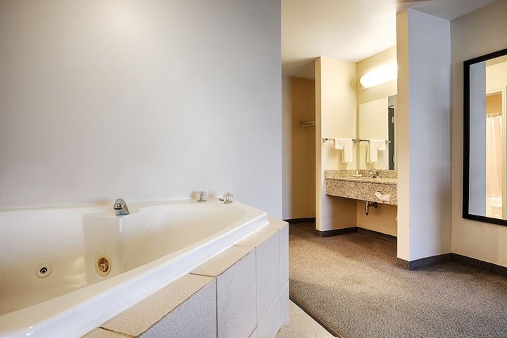 Room 16 of 19