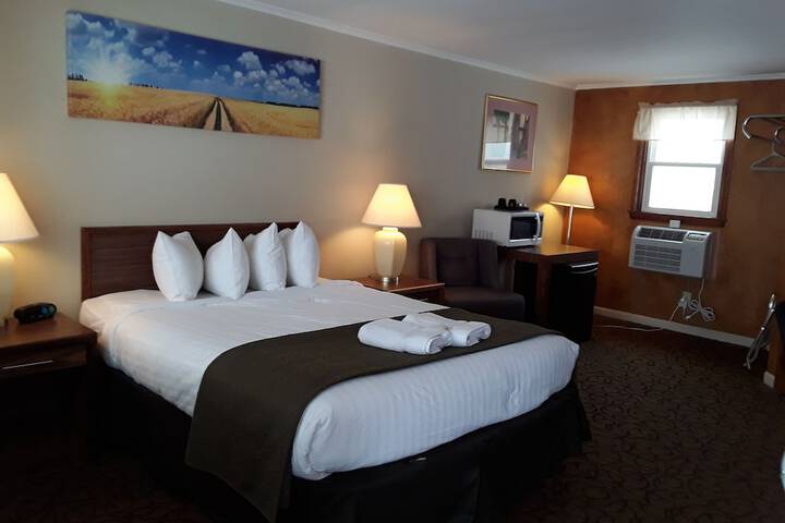 Room 6 of 8