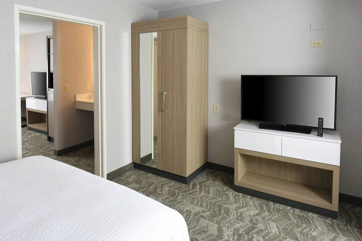 Room 12 of 32