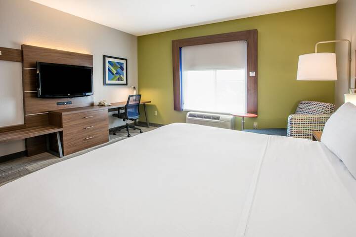 Room 32 of 51