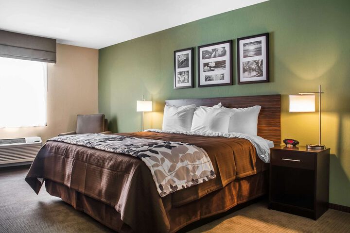 Room 32 of 46