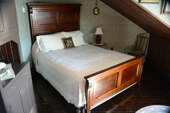 Room 36 of 76