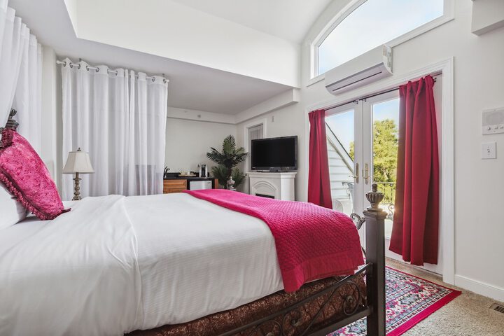 The Columbia Inn at Peralynna Manor